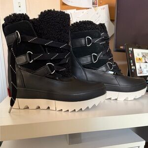 Sorel Black and Cream Winter Boots